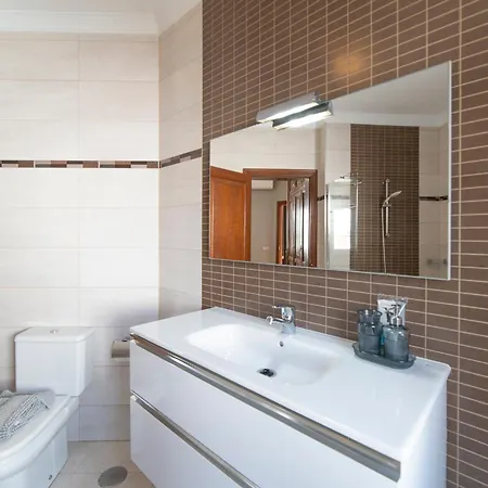 Villa Alysia - *
