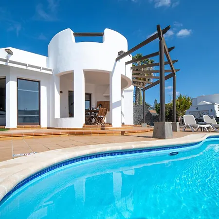 Vila Alysia - *